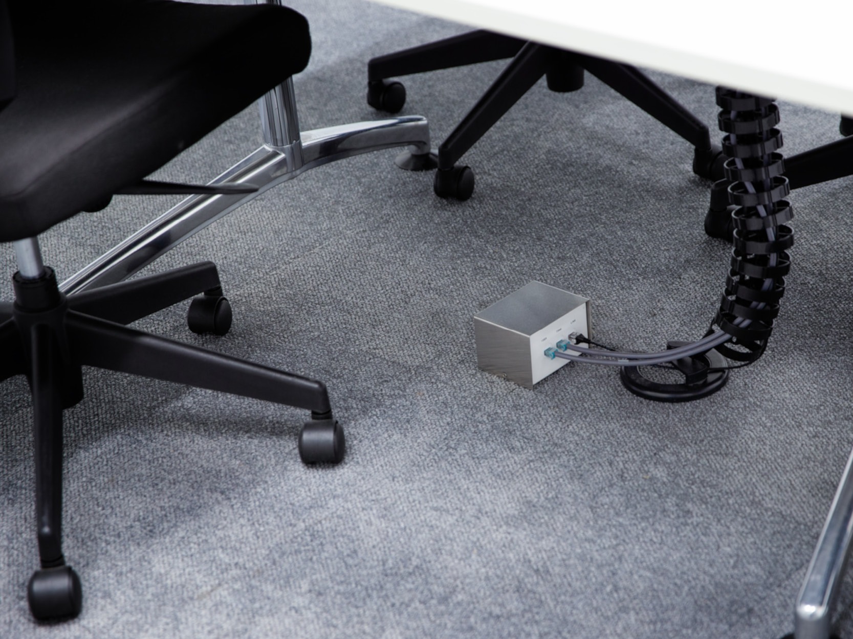 Floor power solutions box outlet